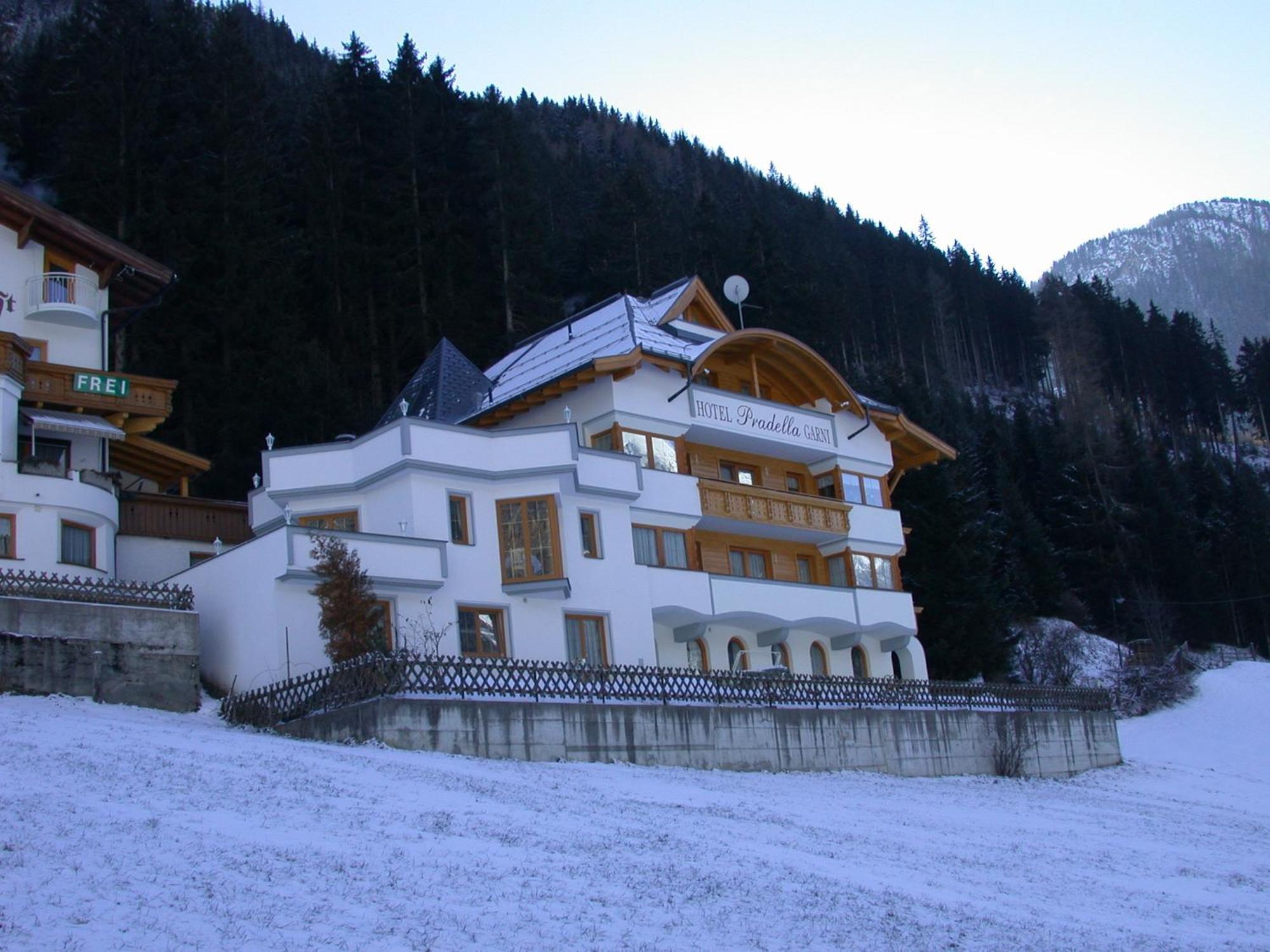 Hotel Garni Pradella อิสชเกิล ภายนอก รูปภาพ